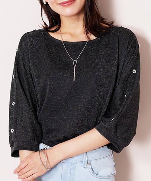 BELLUNA PLUS(ベルーナ)の「ラメ調肩ボタンデザインプルオーバー(Tシャツ/カットソー・レディース・エメラルド/イエロー/ブラック・MEDIUM/X-LARGE/LARGE)」の5枚目の写真