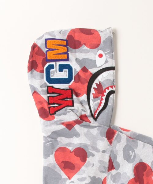 美品A BATHING APEベイプカモ ジップ パーカーBAPE レディースS A BATHING APE - BAPE エイプ レディース パーカー Sサイズの