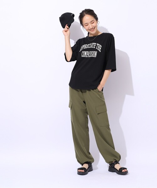 SHOO・LA・RUE（シューラルー）の「【洗える/綿100%/プチプラ】アウトも決まる ラウンドヘム プリントTシャツ（Tシャツ/カットソー・レディース・ピンク系6/グリーン系1/ホワイト系1/ベージュ系その他4/ブラック系2/ホワイト系3・02/04/03）」の11枚目の写真