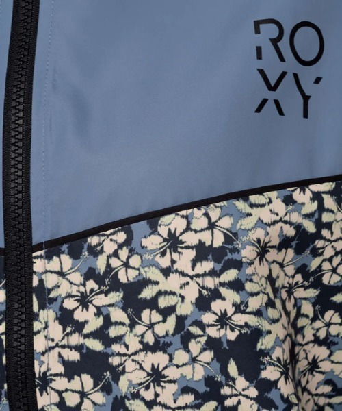 ROXY（ロキシー）の「HEALING TIME JACKET/ロキシー撥水加工ナイロンジャケット（ブルゾン・レディース・ブルー/マルチ/ブラック・LARGE/MEDIUM/SMALL）」の18枚目の写真