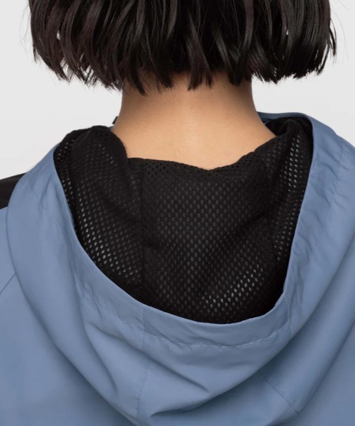 ROXY（ロキシー）の「HEALING TIME JACKET/ロキシー撥水加工ナイロンジャケット（ブルゾン・レディース・ブルー/マルチ/ブラック・LARGE/MEDIUM/SMALL）」の12枚目の写真