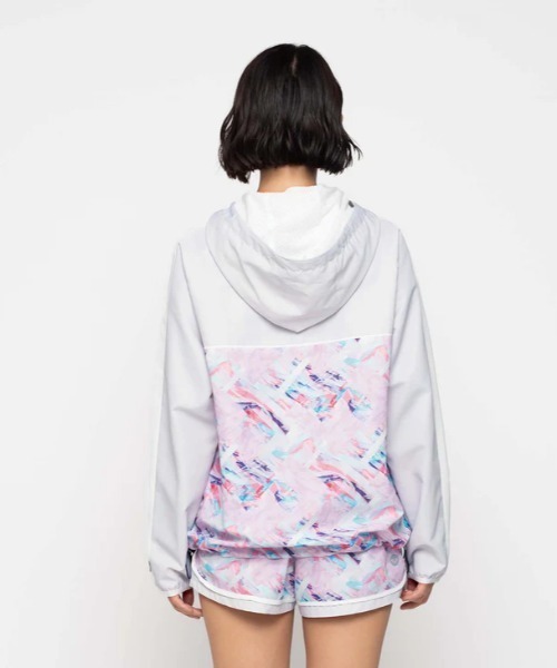 ROXY（ロキシー）の「HEALING TIME JACKET/ロキシー撥水加工ナイロンジャケット（ブルゾン・レディース・ブルー/マルチ/ブラック・LARGE/MEDIUM/SMALL）」の4枚目の写真