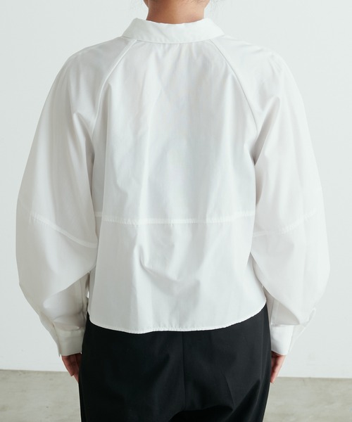 LARUTA(ラルータ)の「【LARUTA】クロップド丈シャツ(シャツ/ブラウス・レディース・ネイビー/オフホワイト/サックスブルー・FREE)」の4枚目の写真