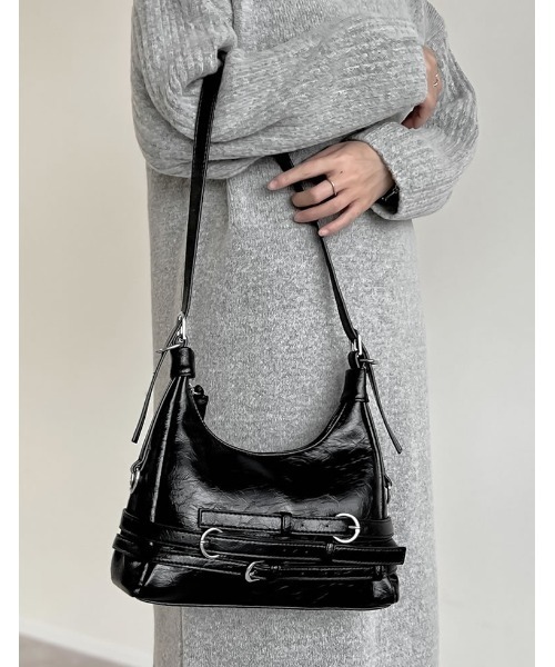 Re:EDIT（リエディ）の「[神山まりあさん着用][2024AW BAG COLLECTION]ベルト付きワンハンドルバッグ（ハンドバッグ・レディース・ブラック/レッド/アイボリー・FREE）」の2枚目の写真