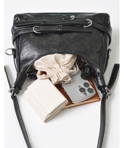 Re:EDIT（リエディ）の「[神山まりあさん着用][2024AW BAG COLLECTION]ベルト付きワンハンドルバッグ（ハンドバッグ・レディース・ブラック/レッド/アイボリー・FREE）」の10枚目の写真