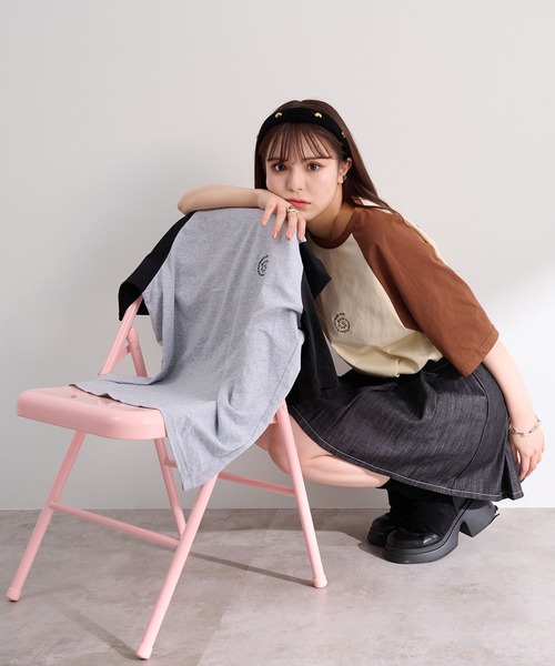 favclo.（ファブクロ）の「Color Block Big Logo Tee / カラーブロック ビッグロゴTシャツ（Tシャツ/カットソー・レディース・オフホワイト/グレー・FREE）」の13枚目の写真
