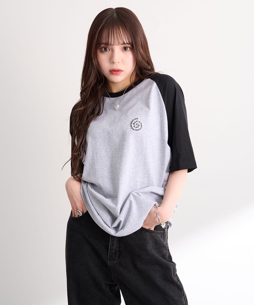 favclo.（ファブクロ）の「Color Block Big Logo Tee / カラーブロック ビッグロゴTシャツ（Tシャツ/カットソー・レディース・オフホワイト/グレー・FREE）」の7枚目の写真