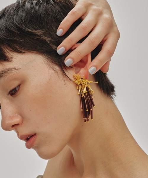 TODAYFUL（トゥデイフル）の「Bicolor Beads Earring（イヤリング・レディース・ホワイト/ブラック/ブラウン・FREE）」の3枚目の写真