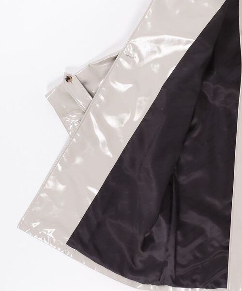 JOHN LAWRENCE SULLIVAN（ジョンローレンスサリバン）の「PATENT TRENCH COAT（トレンチコート・レディース・ベージュ・SMALL）」の4枚目の写真