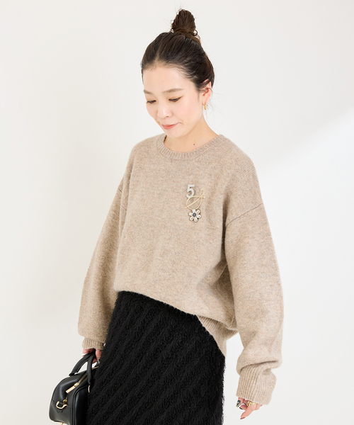 B.C STOCK（ベーセーストック）の「ブローチ付きニットプルオーバー