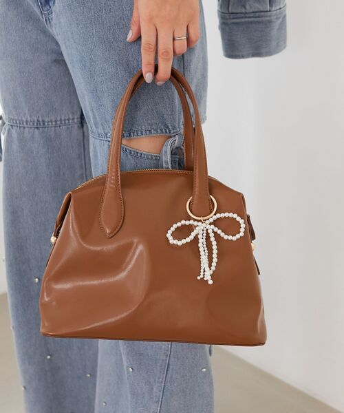 MAJESTIC LEGON(マジェスティックレゴン)の「チャームセットボストンバッグ(ボストンバッグ・レディース・キャメル/ピンク/アイボリー・FREE)」の5枚目の写真