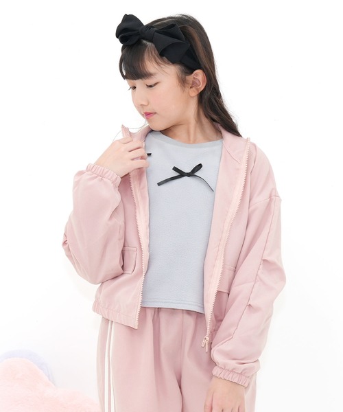 Bee des Bee(ビーデスビー)の「クロップド丈 ジップアップブルゾン(ブルゾン・キッズ・ブラック/ラベンダー/アイボリー/ピンク・110cm/100cm/120cm/130cm/140cm/150cm)」の4枚目の写真