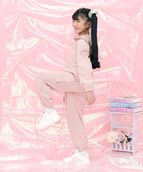 Bee des Bee(ビーデスビー)の「クロップド丈 ジップアップブルゾン(ブルゾン・キッズ・ブラック/ラベンダー/アイボリー/ピンク・110cm/100cm/120cm/130cm/140cm/150cm)」の22枚目の写真