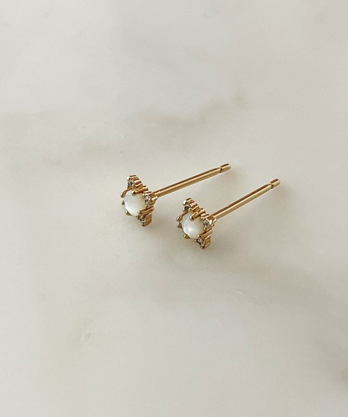 DEICY(デイシー)の「ELIZABETH STONE プチピアス(ピアス(両耳用)・レディース・ゴールド・FREE)」の2枚目の写真