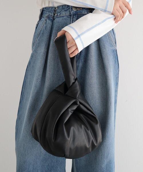 Green Parks(グリーンパークス)の「・cache cache パフィーラウンドバッグ(ハンドバッグ・レディース・ブラック/アイボリー/イエロー・FREE)」の2枚目の写真