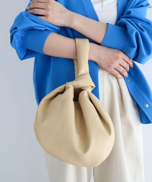 Green Parks(グリーンパークス)の「・cache cache パフィーラウンドバッグ(ハンドバッグ・レディース・ブラック/アイボリー/イエロー・FREE)」の4枚目の写真