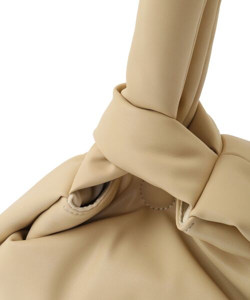 Green Parks(グリーンパークス)の「・cache cache パフィーラウンドバッグ(ハンドバッグ・レディース・ブラック/アイボリー/イエロー・FREE)」の17枚目の写真