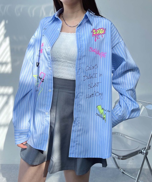 AS KNOW AS plus（アズノゥアズプラス）の「●アソートデザイン ちりばめロゴビッグサイズシャツ（シャツ/ブラウス・レディース・ブラック/オフホワイト/サックスブルー系/イエロー系・FREE）」の7枚目の写真