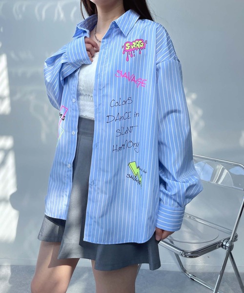 AS KNOW AS plus（アズノゥアズプラス）の「●アソートデザイン ちりばめロゴビッグサイズシャツ（シャツ/ブラウス・レディース・ブラック/オフホワイト/サックスブルー系/イエロー系・FREE）」の8枚目の写真