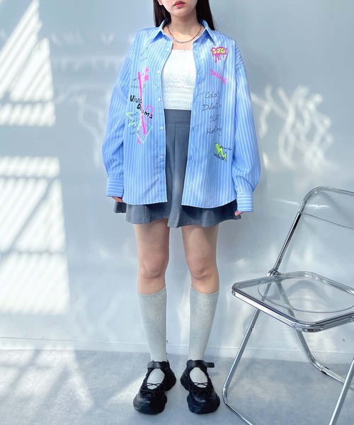 AS KNOW AS plus（アズノゥアズプラス）の「●アソートデザイン ちりばめロゴビッグサイズシャツ（シャツ/ブラウス・レディース・ブラック/オフホワイト/サックスブルー系/イエロー系・FREE）」の11枚目の写真