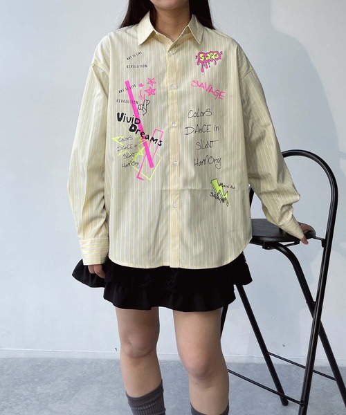 AS KNOW AS plus（アズノゥアズプラス）の「●アソートデザイン ちりばめロゴビッグサイズシャツ（シャツ/ブラウス・レディース・ブラック/オフホワイト/サックスブルー系/イエロー系・FREE）」の12枚目の写真