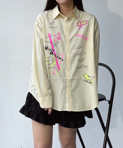 AS KNOW AS plus（アズノゥアズプラス）の「●アソートデザイン ちりばめロゴビッグサイズシャツ（シャツ/ブラウス・レディース・ブラック/オフホワイト/サックスブルー系/イエロー系・FREE）」の13枚目の写真