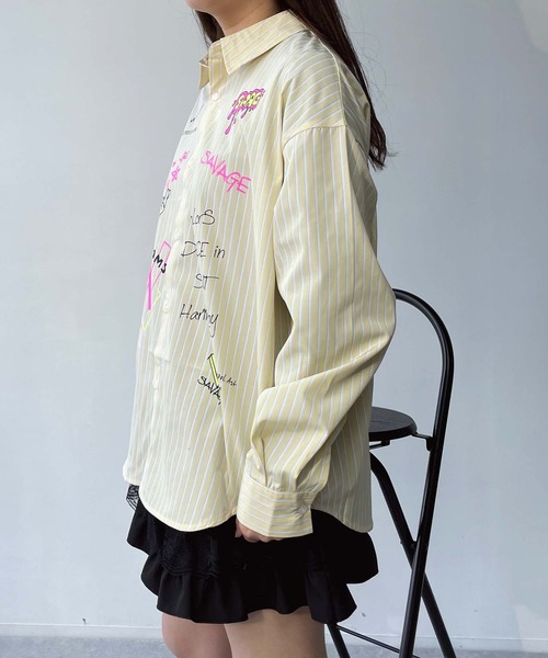 AS KNOW AS plus（アズノゥアズプラス）の「●アソートデザイン ちりばめロゴビッグサイズシャツ（シャツ/ブラウス・レディース・ブラック/オフホワイト/サックスブルー系/イエロー系・FREE）」の14枚目の写真