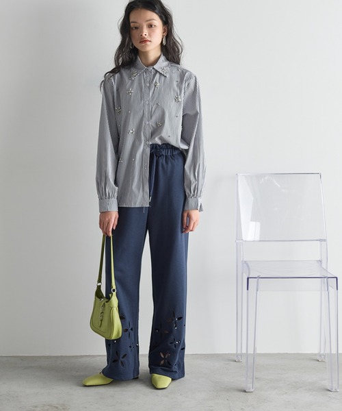 THE YOn（ザヨン）の「フラワーアイレットヘムスウェットイージーパンツ（スウェットパンツ・レディース・グレー/ネイビー/アイボリー・FREE）」の19枚目の写真