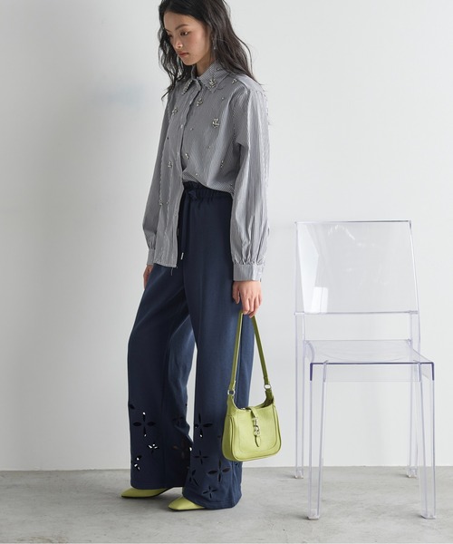 THE YOn（ザヨン）の「フラワーアイレットヘムスウェットイージーパンツ（スウェットパンツ・レディース・グレー/ネイビー/アイボリー・FREE）」の20枚目の写真