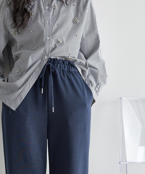 THE YOn（ザヨン）の「フラワーアイレットヘムスウェットイージーパンツ（スウェットパンツ・レディース・グレー/ネイビー/アイボリー・FREE）」の16枚目の写真