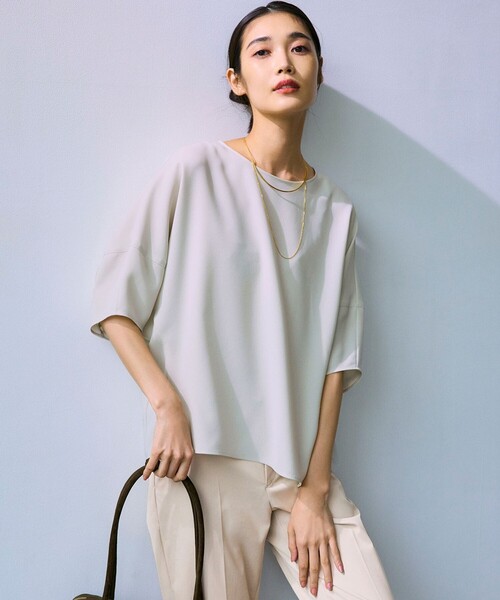 23区(ニジュウサンク)の「【吸水速乾/UVカット/接触冷感】ストレッチジョーゼット ランタンスリーブ カットソー(Tシャツ/カットソー・レディース・ネイビー系/ベージュ系/ダークグリーン系/ブラック系・38)」の2枚目の写真