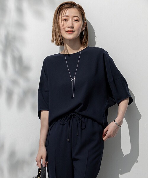 23区(ニジュウサンク)の「【吸水速乾/UVカット/接触冷感】ストレッチジョーゼット ランタンスリーブ カットソー(Tシャツ/カットソー・レディース・ネイビー系/ベージュ系/ダークグリーン系/ブラック系・38)」の4枚目の写真