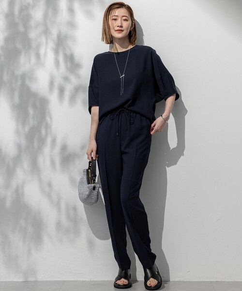 23区(ニジュウサンク)の「【吸水速乾/UVカット/接触冷感】ストレッチジョーゼット ランタンスリーブ カットソー(Tシャツ/カットソー・レディース・ネイビー系/ベージュ系/ダークグリーン系/ブラック系・38)」の8枚目の写真