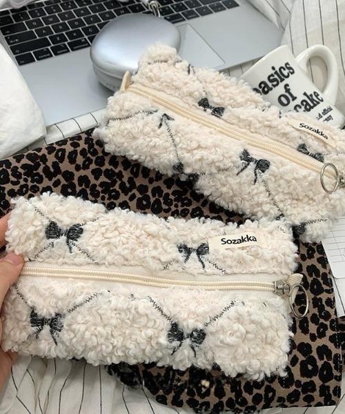 E&C closet…(イーアンドシークローゼット)の「ボアリボン刺繍ペンケース(ポーチ・レディース・アイボリー・FREE)」の5枚目の写真