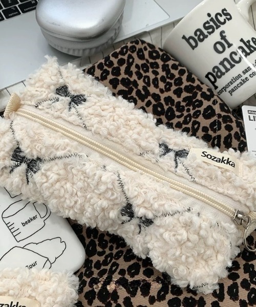 E&C closet…(イーアンドシークローゼット)の「ボアリボン刺繍ペンケース(ポーチ・レディース・アイボリー・FREE)」の8枚目の写真