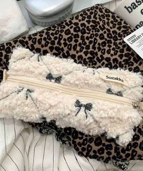 E&C closet…(イーアンドシークローゼット)の「ボアリボン刺繍ペンケース(ポーチ・レディース・アイボリー・FREE)」の10枚目の写真