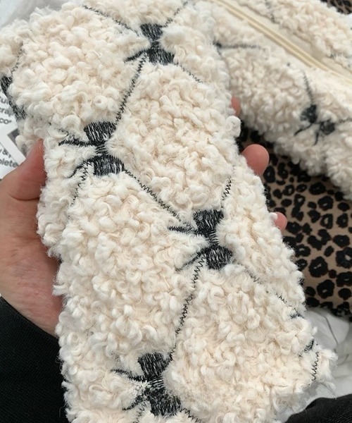 E&C closet…(イーアンドシークローゼット)の「ボアリボン刺繍ペンケース(ポーチ・レディース・アイボリー・FREE)」の13枚目の写真
