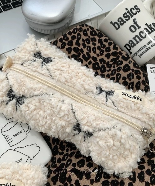 E&C closet…(イーアンドシークローゼット)の「ボアリボン刺繍ペンケース(ポーチ・レディース・アイボリー・FREE)」の11枚目の写真