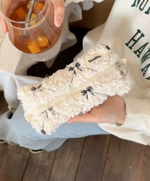 E&C closet…(イーアンドシークローゼット)の「ボアリボン刺繍ペンケース(ポーチ・レディース・アイボリー・FREE)」の4枚目の写真