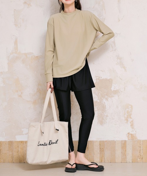 TeddyShop(テディショップ)の「【紫外線カット99.9%】レディース水着 水陸両用で紫外線も体型もカバーできる。2WAY長袖プチハイネックパッド付きラッシュガード+レギンス+ショーツ 3点セット(水着・レディース・ブルー系その他/グリーン/モカ/ベージュ・LL/S/M/L)」の2枚目の写真