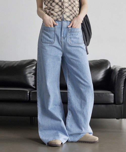 UNE MANSION（ユヌマンション）の「【低身長 / 高身長用 サイズ＆丈が選べるカラーパンツ】【 3color ／ ３size／ 2lengths 】【 足長効果あり】カットオフフロントアウトポケットセミストレートデニム（デニムパンツ・レディース・ブルー/ブラック/ライトブルー・S-Short/S-Long/M-Short/M-Long/L-Short/L-Long）」の2枚目の写真