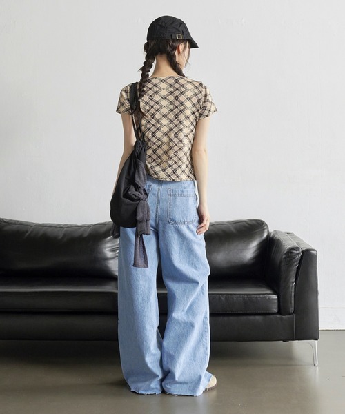 UNE MANSION（ユヌマンション）の「【低身長 / 高身長用 サイズ＆丈が選べるカラーパンツ】【 3color ／ ３size／ 2lengths 】【 足長効果あり】カットオフフロントアウトポケットセミストレートデニム（デニムパンツ・レディース・ブルー/ブラック/ライトブルー・S-Short/S-Long/M-Short/M-Long/L-Short/L-Long）」の6枚目の写真