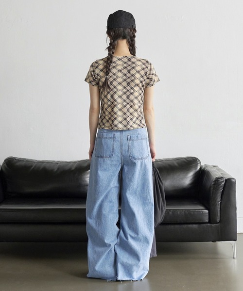 UNE MANSION（ユヌマンション）の「【低身長 / 高身長用 サイズ＆丈が選べるカラーパンツ】【 3color ／ ３size／ 2lengths 】【 足長効果あり】カットオフフロントアウトポケットセミストレートデニム（デニムパンツ・レディース・ブルー/ブラック/ライトブルー・S-Short/S-Long/M-Short/M-Long/L-Short/L-Long）」の19枚目の写真