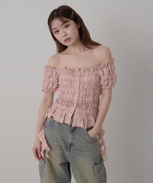 RAY CASSIN(レイカズン)の「サイドフリルオフショルT(Tシャツ/カットソー・レディース・ホワイト/ベージュ/ブラック/ピンクベージュ・FREE)」の4枚目の写真