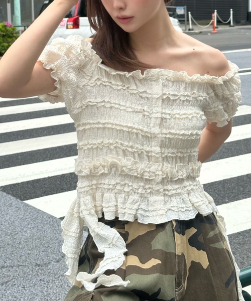 RAY CASSIN(レイカズン)の「サイドフリルオフショルT(Tシャツ/カットソー・レディース・ホワイト/ベージュ/ブラック/ピンクベージュ・FREE)」の5枚目の写真