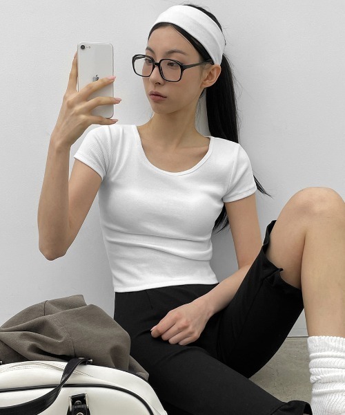 BLACKUP（ブラックアップ）の「[MADE] イージーベーシックUネック半袖Tシャツ(カップ付き)（Tシャツ/カットソー・レディース・ブラック/アイボリー/グレー・MEDIUM/SMALL）」の3枚目の写真