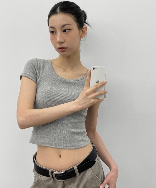 BLACKUP（ブラックアップ）の「[MADE] イージーベーシックUネック半袖Tシャツ(カップ付き)（Tシャツ/カットソー・レディース・ブラック/アイボリー/グレー・MEDIUM/SMALL）」の2枚目の写真