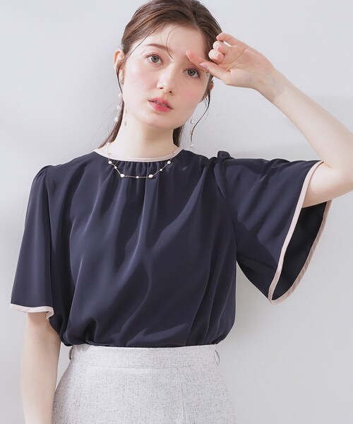 couture brooch（クチュールブローチ）の「【きれいめ・二の腕カバー・通勤】配色フレア2WAYブラウス（シャツ/ブラウス・レディース・ネイビー/オフホワイト/ライトグレー・36/40/38/42）」の20枚目の写真