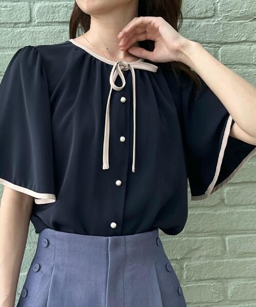 couture brooch（クチュールブローチ）の「【きれいめ・二の腕カバー・通勤】配色フレア2WAYブラウス（シャツ/ブラウス・レディース・ネイビー/オフホワイト/ライトグレー・36/40/38/42）」の11枚目の写真