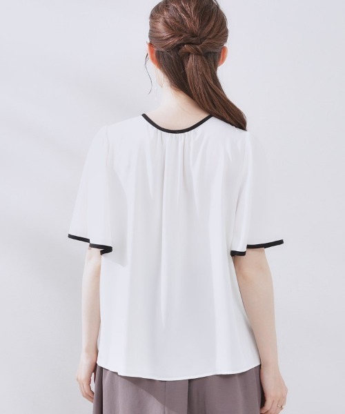 couture brooch（クチュールブローチ）の「【きれいめ・二の腕カバー・通勤】配色フレア2WAYブラウス（シャツ/ブラウス・レディース・ネイビー/オフホワイト/ライトグレー・36/40/38/42）」の7枚目の写真